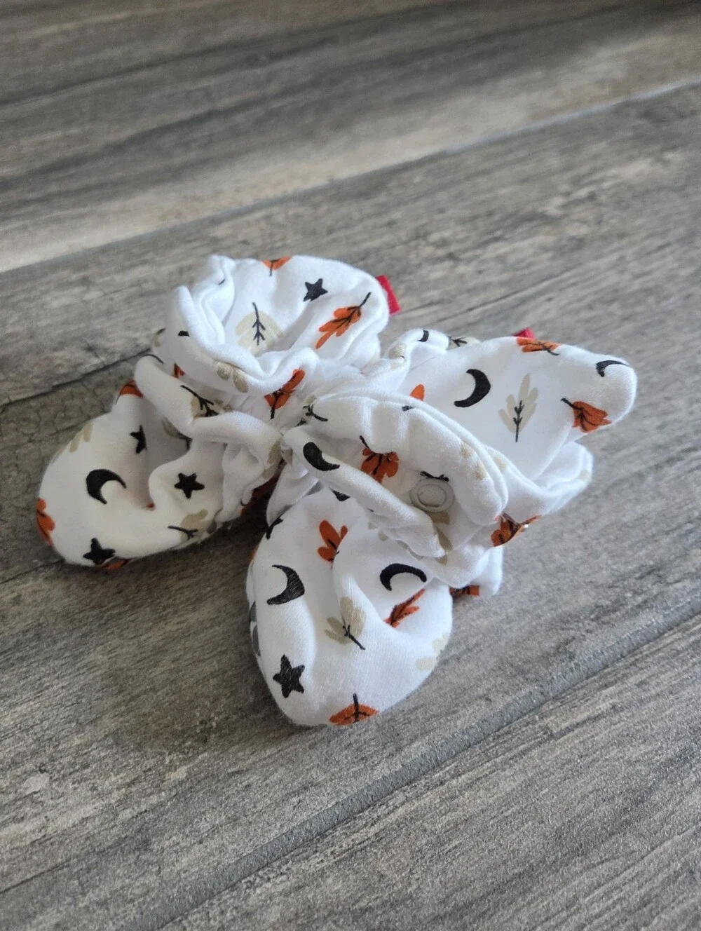 Zutano EUC 6 Months White/Black Leaf Print Shirt and Booties